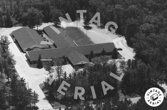 Redwood Motor Inn - 2000 (newer photo)